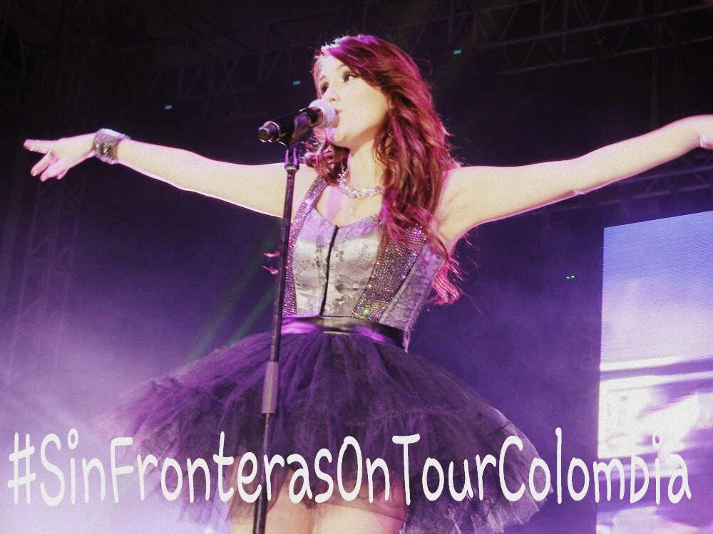 MelisaGonzales's tweet photo. @DulceMaria #SinFronterasOnTourColombia En Espera http://t.co/wvRunHKa4Z