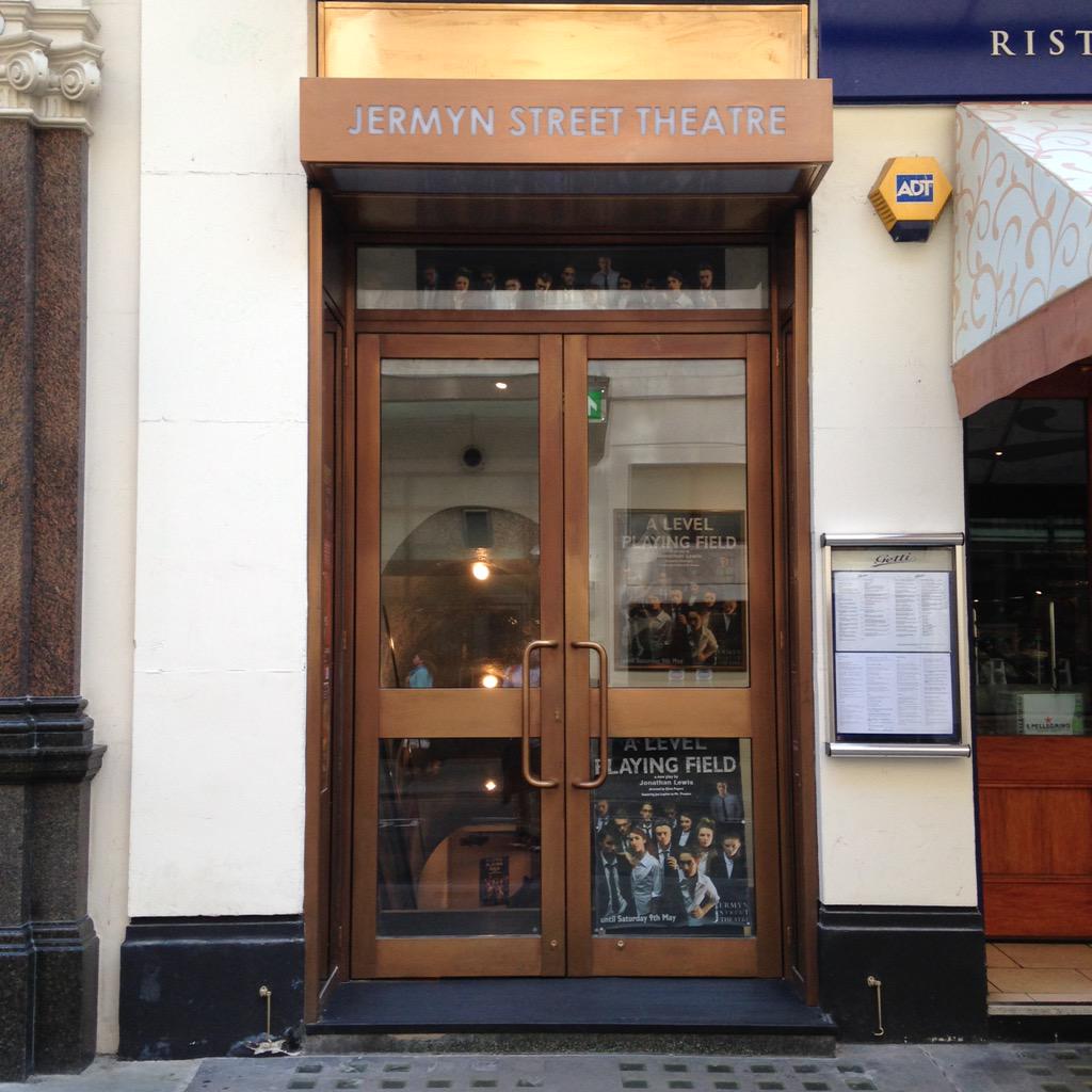 jay_layts's tweet image. Calm before the storm, beautiful lunch in St James&apos; Sq #alevelplayingfield #openingnight #londontheatre