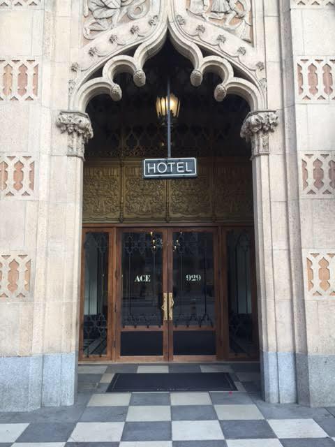 thedistrictapp's tweet photo. Hello, LA! We're chatting mobile commerce + storytelling with @CFDA and our West Coast brands today! #helloitsSPRING http://t.co/xtPAsRWVWN