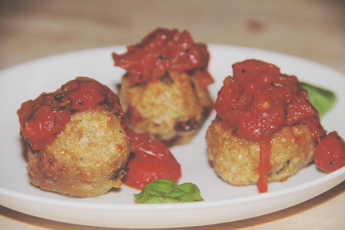 Chicken Basil Meatballs with Plum Tomato Zucchini Sauce  http://t.co/CQ9rVbLRSC #healthyrecipes #foodbloggers<a href="/tag/healthyrecipes"class="tags"><span>#healthyrecipes</span></a><a href="/tag/foodbloggers"class="tags"><span>#foodbloggers</span></a>
