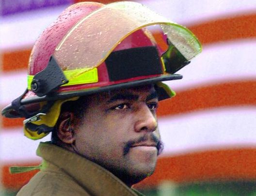 Enquirer's tweet photo. Feds to help find out why firefighter Daryl Gordon died in apartment fire http://t.co/BDtFJt9h4B #cfdgordon http://t.co/JmDCofjGmH