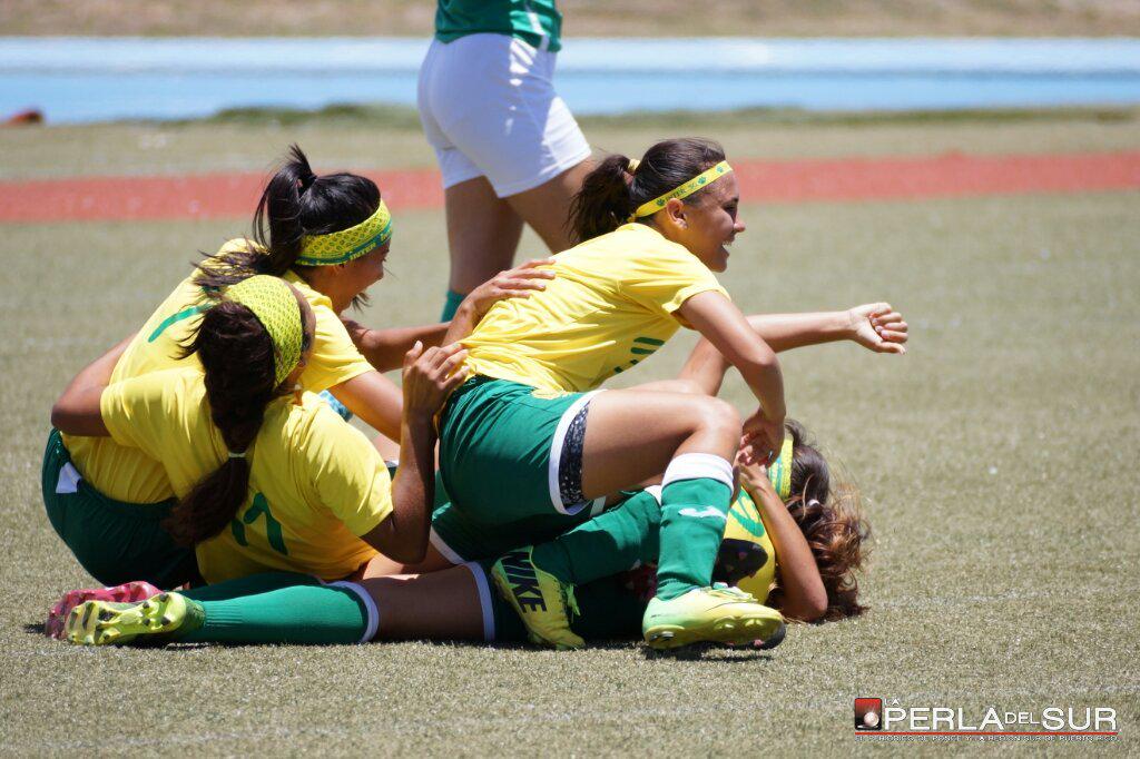 LaPerlaPR's tweet photo. #JUSTAS2015: ¡El campeonato de Futbol LAI es de las TIGRESAS de la INTER! Derrotan al COLEGIO 3-1. http://t.co/7X5ri53nh3