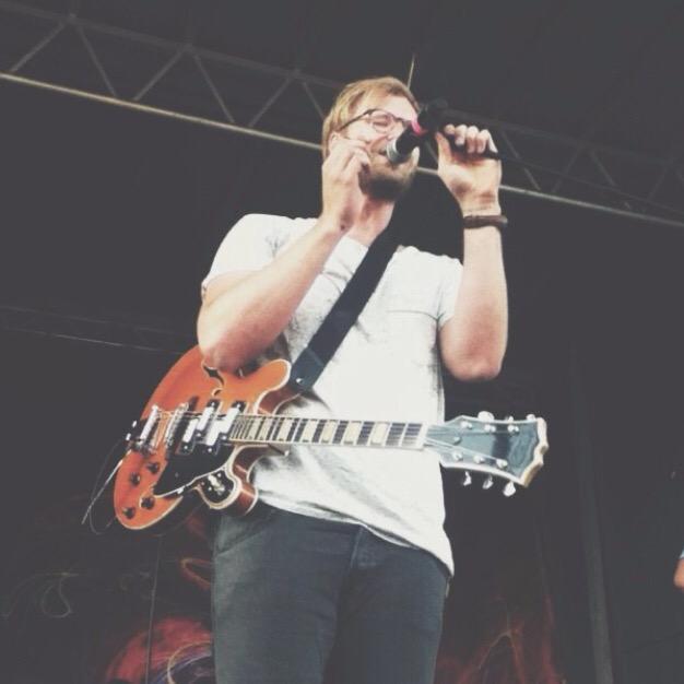 gabsm00n's tweet image. Listening to the new @ZerbinMusic album and thought why not post a tb to seeing them live. #goodmusic #badcamera