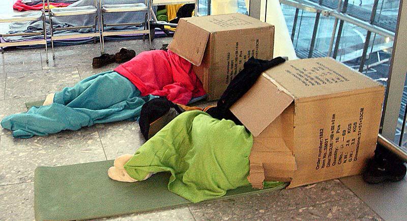 ChrisClose50's tweet photo. Tories promise a £1bn fund for building 400,000 new properties.

£1,000,000,000/400,000 = £2,500 for the cardboard. http://t.co/hSP5VbKKzi