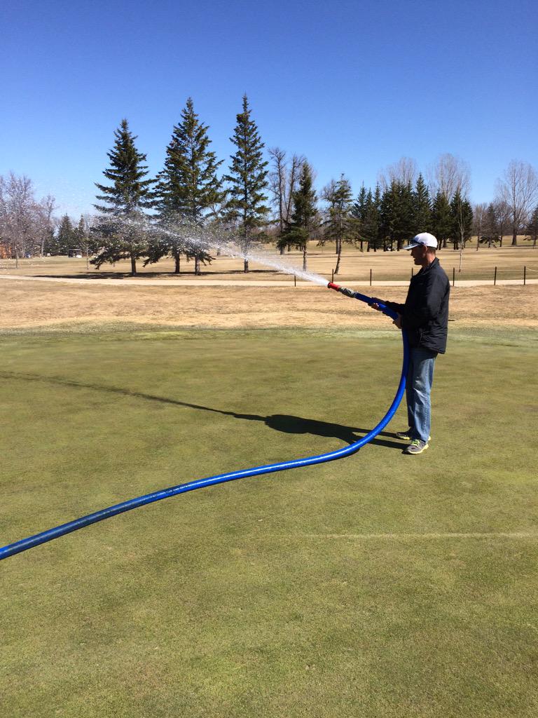 sgccelitelinks's tweet photo. #handwatering greens #summersclose http://t.co/NMhMgMGwpF