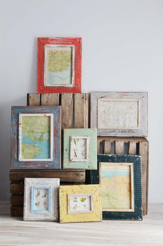 DecoratorsNotes's tweet photo. You don't need to redecorate to add colour to your walls. Hang bold picture frames instead: http://t.co/vRCihlwkv6 http://t.co/4LZzERZfxa