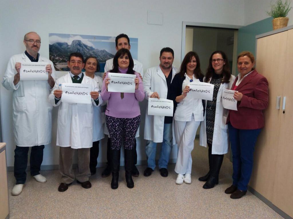 CelayaMikel's tweet photo. Profesionales del Hospital Universitario de Ceuta implicados con la Seguridad del Paciente. #safeHANDS @Ingesa_Ceuta http://t.co/0TDeTrKeQL