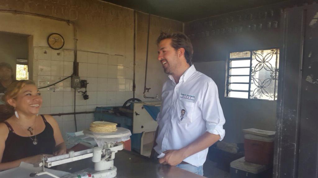 PabloGamboa_MX's tweet photo. Todo esto que me comentan será el motor de mi trabajo para gestionarlo como diputado. #ConfianzaSePagaConConfianza http://t.co/9NvZ9gaFlq