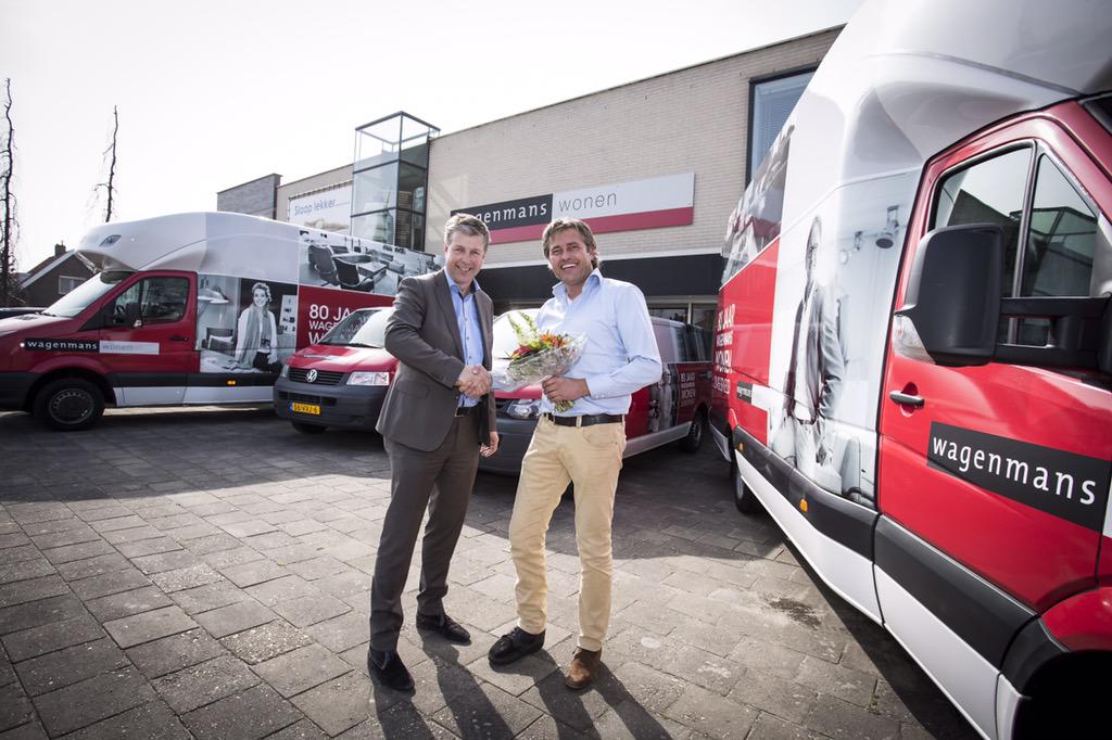 Officiële aflevering Crafter bedrijfswagen @PouwVolkswagen @PouwZakelijk. <a href="/Bobhemmers/">Bob Hemmers</a> bedankt.Reclame <a href="/Koggelreclame/">Koggel Reclame</a>