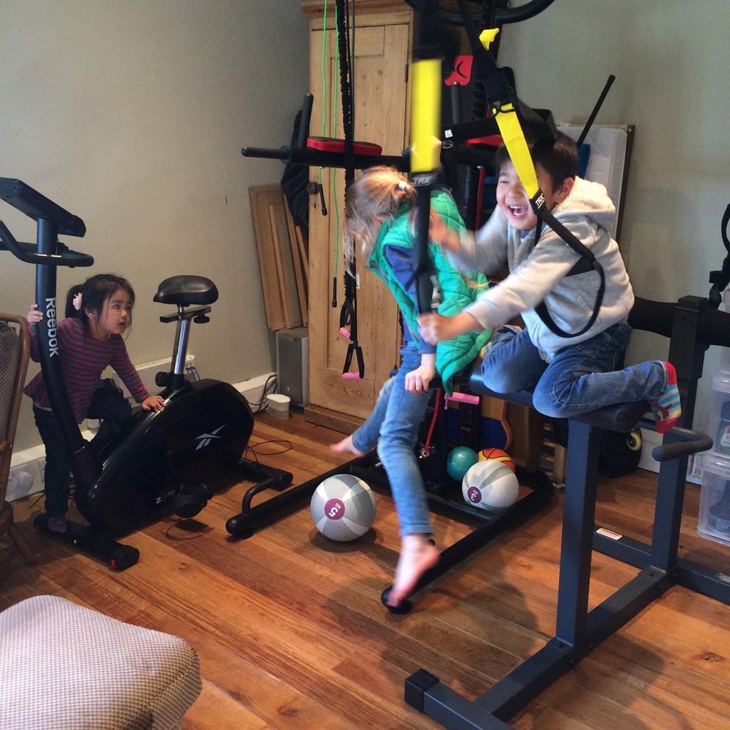 Kids do good training i take photos.