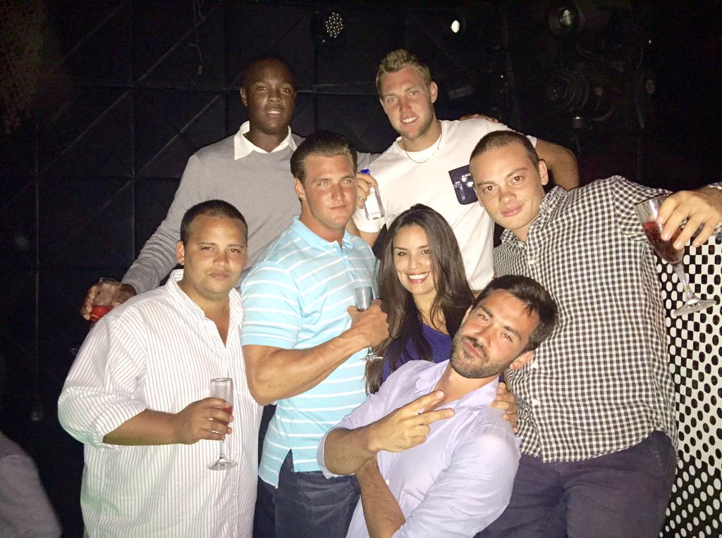 Norka_Music's tweet photo. #NorkaLucky c/campeón #Houston #2USA @JackSock my luv #JordanIsner y equipo @serenawilliams @FVTenis @nicolaspereira http://t.co/iEb5TUlVsd