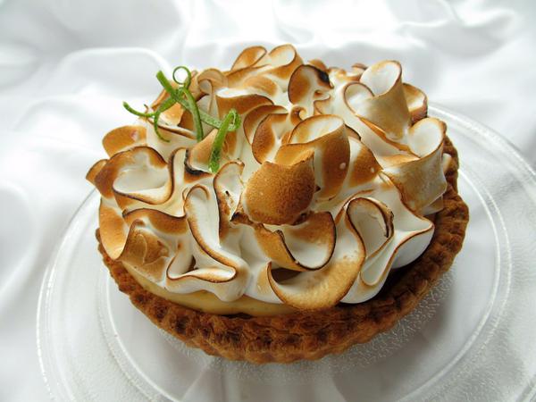 CitronsMeringue's tweet photo. Dijon ou Besançon , peu importe le concours de la meilleure tarte au citron meringuée de France est universel ! http://t.co/D4sTMoRyB9