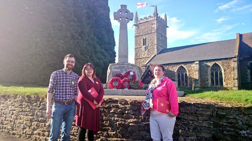 BurtonLabour's tweet photo. Beautiful #labourdoorstep tonight #supportlocal #explorelocal @franmarritt @VictoriaMumby @PaulMccartan1 @MeganMumby http://t.co/ezk9vIF63E