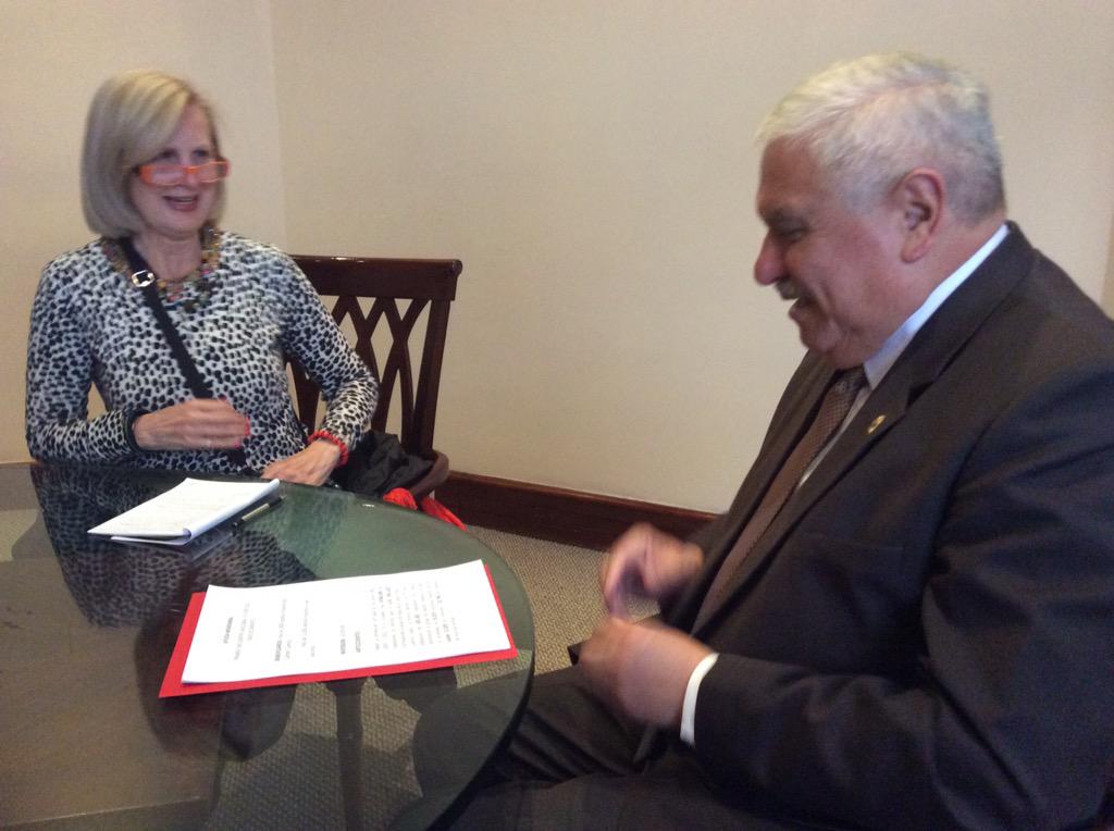 MunicipioCuenca's tweet photo. Nuestro alcalde @CholaCabrera es entrevistado por Wendy Jane Carrel, periodista extranjera residente en #Ecuador http://t.co/PMSD9Qzqvs