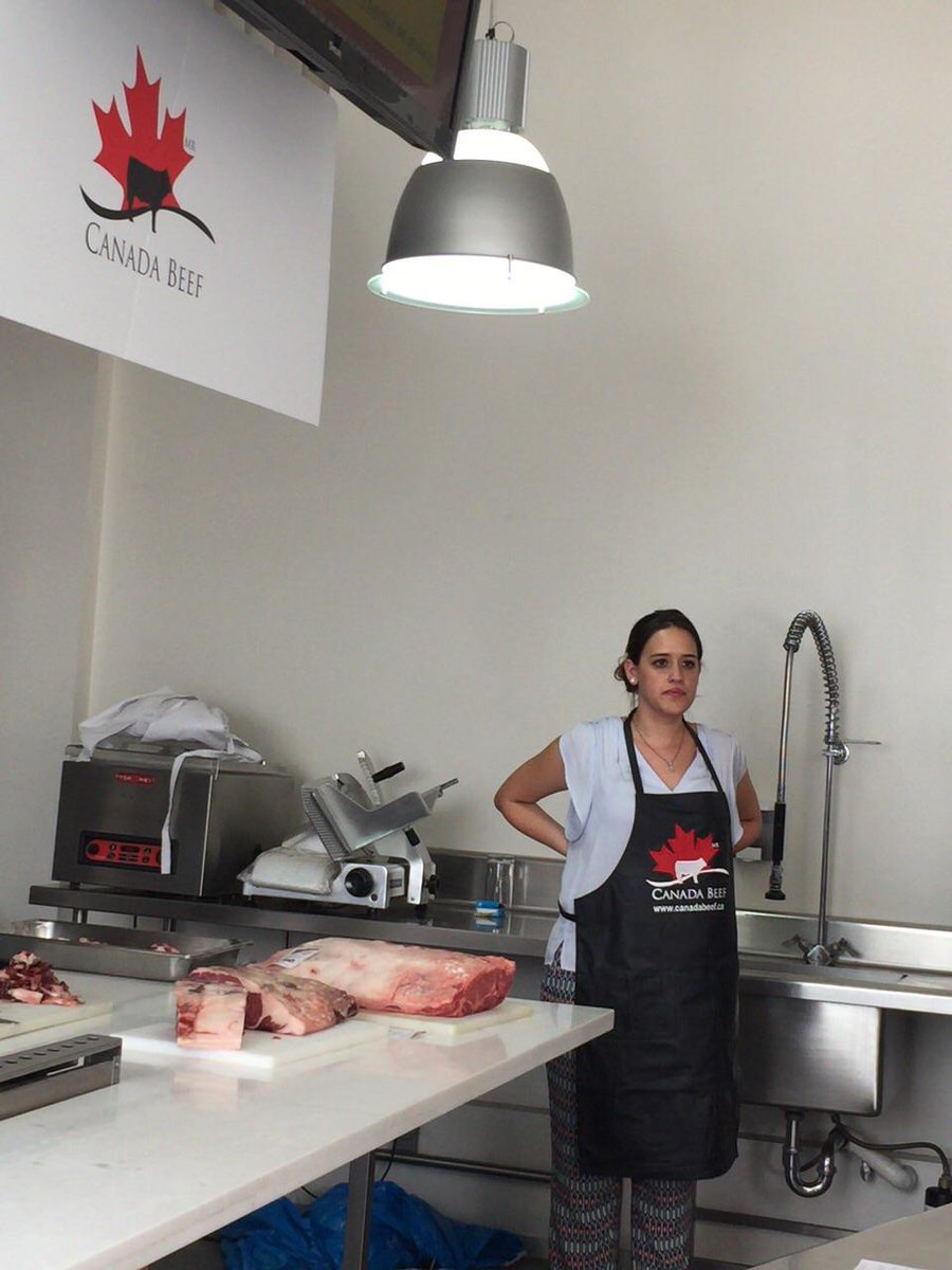 CANADABEEFMEX's tweet image. ClaudiaCampos de XOdeChihuahua explica diferencias:Proceso de añejamiento seco y húmedo #canadianmeat @CANADABEEFMEX