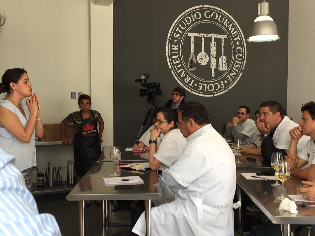 CANADABEEFMEX's tweet image. ClaudiaCampos de XOdeChihuahua explica diferencias:Proceso de añejamiento seco y húmedo #canadianmeat @CANADABEEFMEX