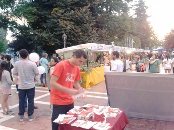 VicenteTestini's tweet photo. Estamos informando dónde votás. Acercate a nuestro stand o escribime para saberlo. #508B #MaipúCreceConVos http://t.co/jZH43hH5oE