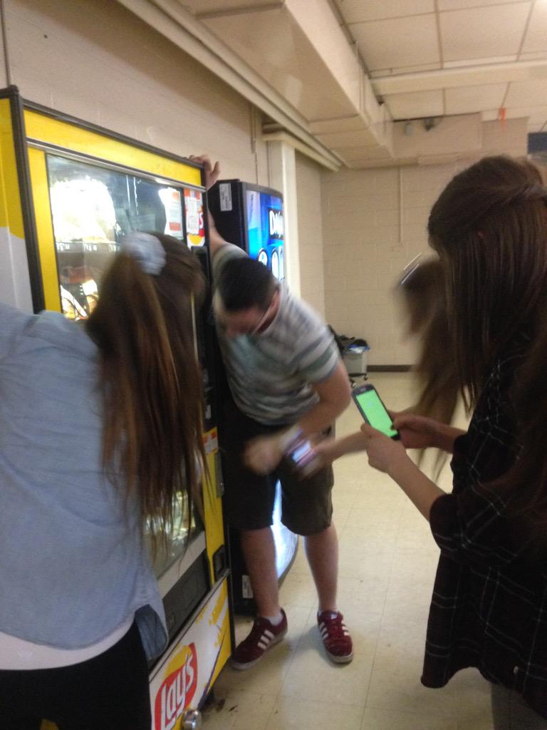 WCIProblems3's tweet image. "@shayla_hudson: @WCITroubles We will starve http://t.co/dBmljNgIw7" GOOD #WalkervilleProblems