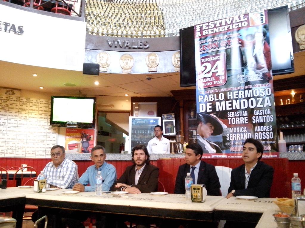 tendidojleon's tweet photo. Presentación Festival Taurino a beneficio de CARPI. http://t.co/eispHAURP4