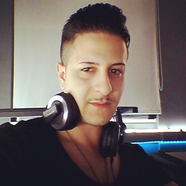 SirHellOfficial's tweet photo. At studio in Re.Creative!#ATWORK #LABEL #NEWRELEASE #DJSIRHELL #ABLETONSUIT #ARRIVALESTATE! http://t.co/I9qSZdKvUX