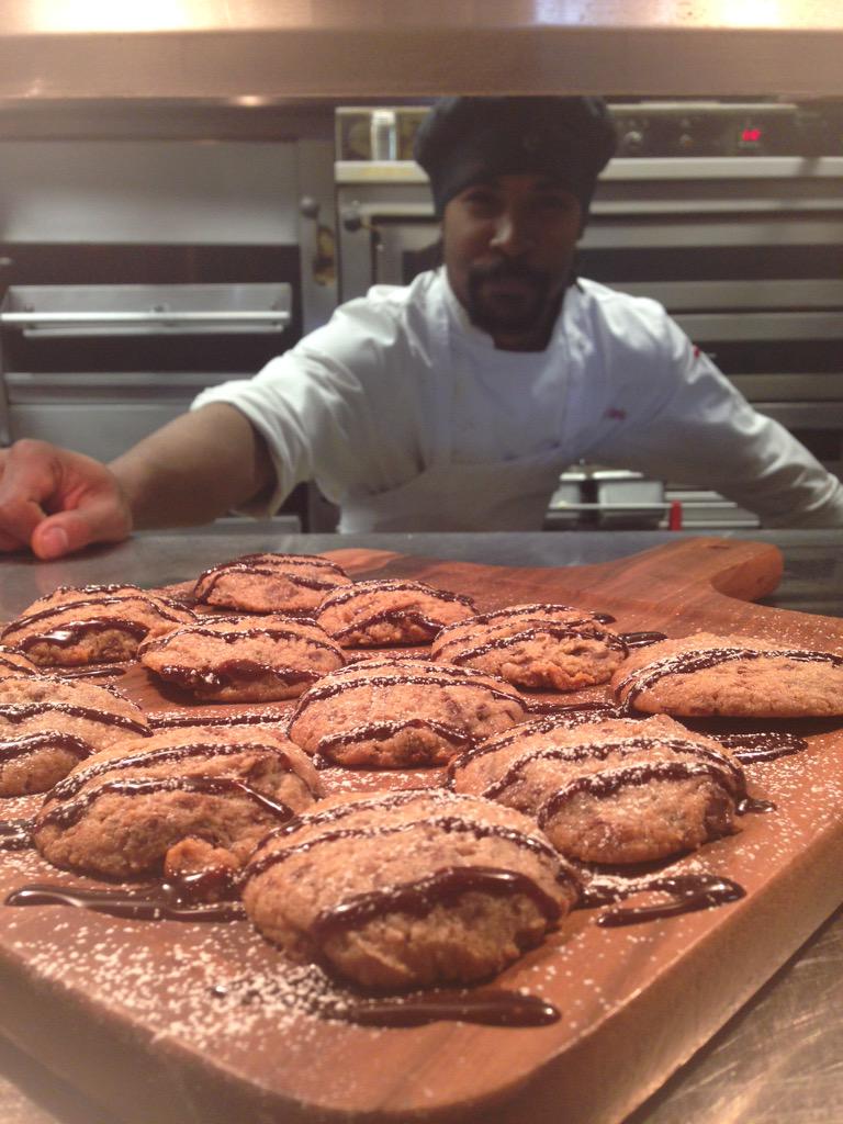 Treating guest today to some chocolate cookie with a bit of #chocolatedrizzle @Citrusz @EarlsStAlbert @EarlsWantsYou