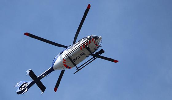 studioalphen's tweet photo. Politiehelikopter die boven Alphen vliegt is op zoek naar verdachten beroving aan Binkhorst http://t.co/qi63HrF4SK http://t.co/JIKOdC54v4