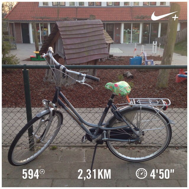 VrouwMetStijl's tweet photo. Fietsje weer opgehaald van het kdv I just ran 2,31 km @ a 4'50"/km pace with Nike+. http://t.co/88MK6kFVxN #nikeplus http://t.co/3n05xUCaDX