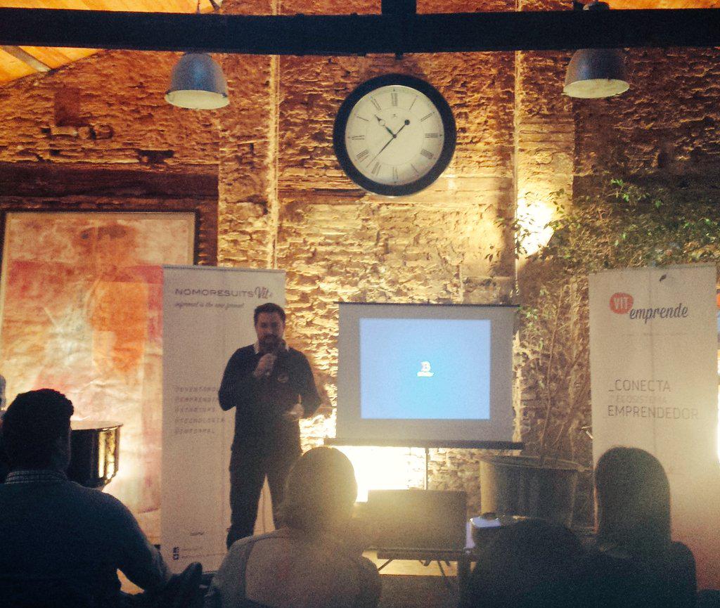 vlciconnect's tweet photo. Genialidad&amp;emprendedores, conociendo los rodillos multimedia con @RollYourBike en #eventomolon http://t.co/8nKO5nZuYK