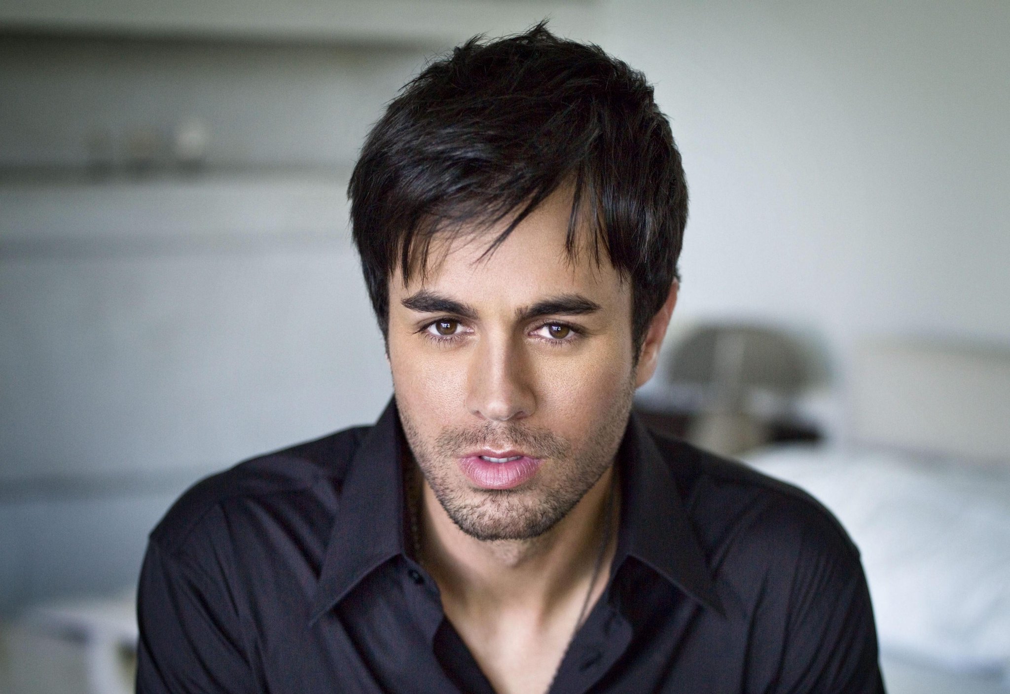 As a Mogul 8, Enrique Iglesias doesn t let anything stop him from achieving his goals. Happy birthday to him! 