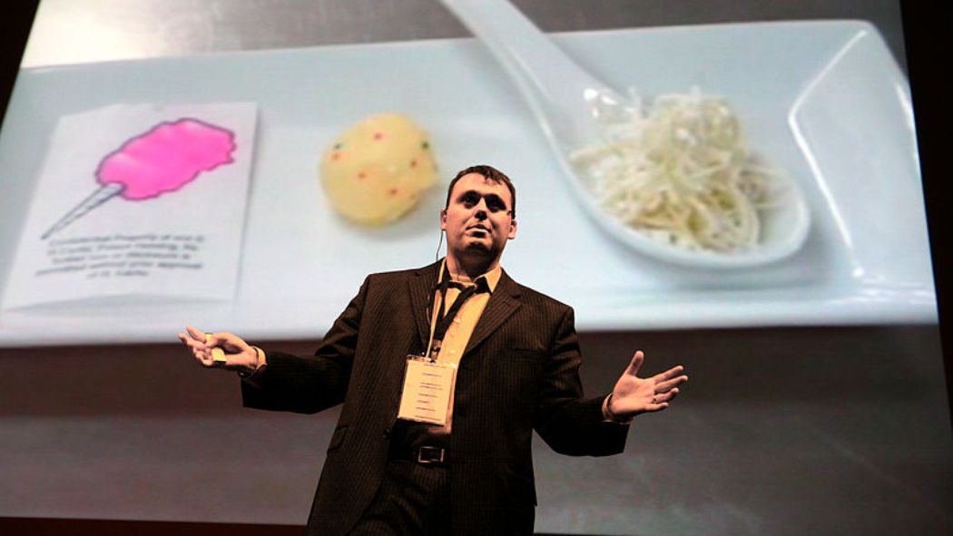 Eater's tweet photo. Michelin-starred chef Homaro Cantu found dead in Chicago http://t.co/5s3Bv7x9gx http://t.co/IyRKsXKe66