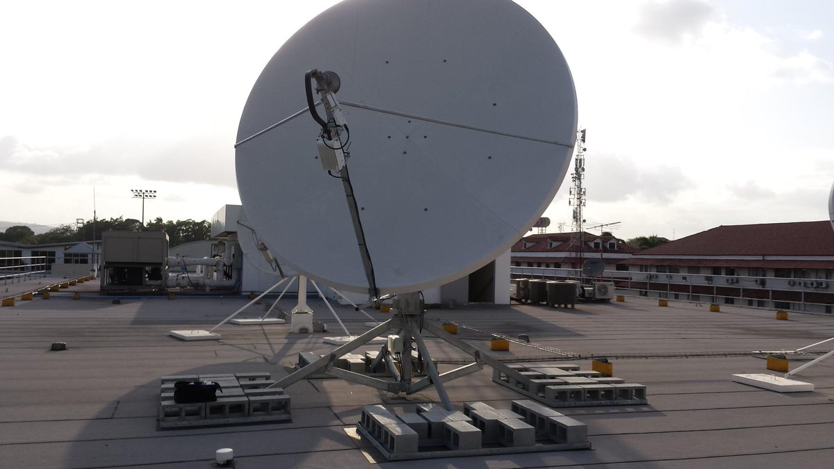 ExpeditionCom's tweet photo. Here's a photo of a 3.8M Antenna we installed in Panama City! http://t.co/PWzts2HU4t