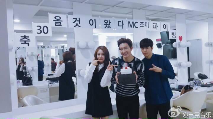 charliesnnnis's tweet photo. [Trans] 140414 Zhoumi comment on The Show's weibo: ขอบคุณ The Show และ MC ที่น่ารักของผม http://t.co/r9OOncJy9B