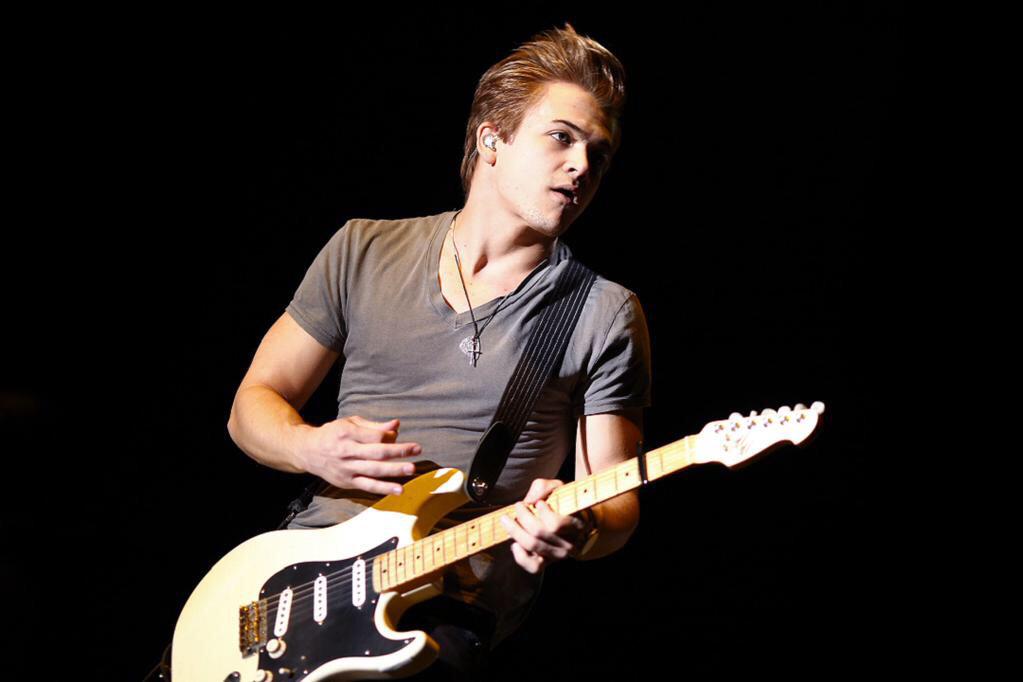 RT for Bradley Simpson Fav for Hunter Hayes