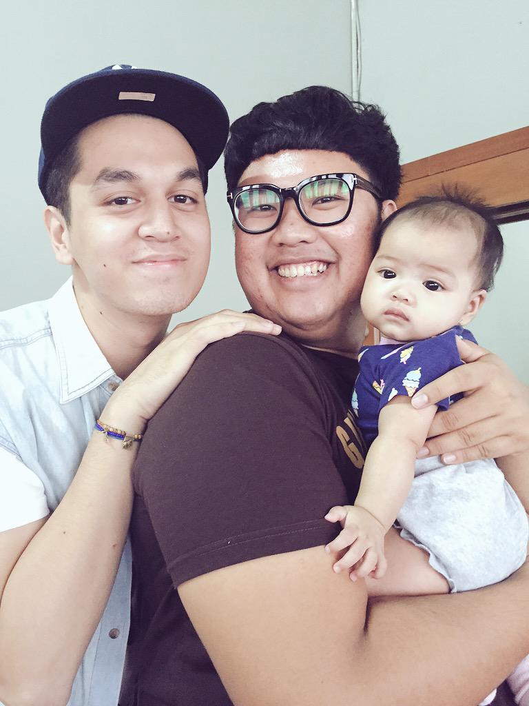 mikailakyza's tweet photo. Paman Kevin @kvinjulio dan kakak @rickycuaca 👬 http://t.co/2EKRCCYYWI