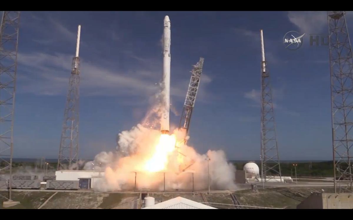 NASA's tweet photo. And liftoff of @SpaceX's mission to @Space_Station stocked w/ 4,300 lbs of #ISScargo. Watch: http://t.co/KX5g7yYnYG http://t.co/p2pbeFRPmJ