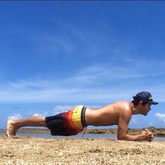 JRSS4's tweet photo. #yoga @ the beach.. 💪😋 http://t.co/23M1LBgEGz