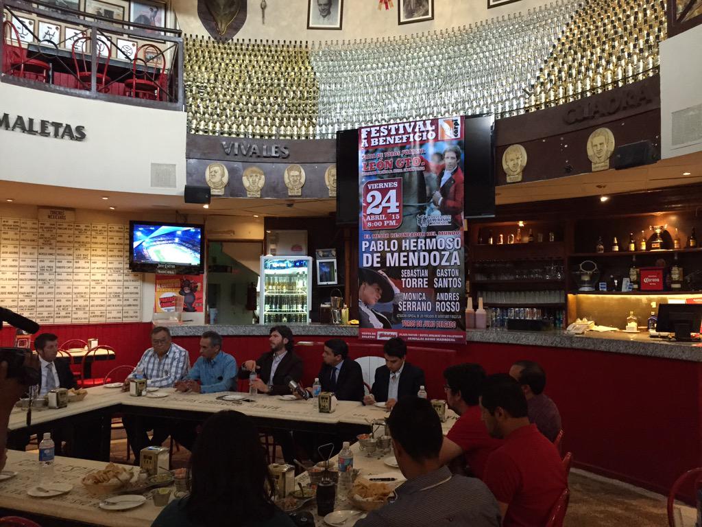serialtaurinole's tweet photo. En la rueda de prensa para la presentación de Pablo Hermoso de Mendoza http://t.co/5uWO0vDwyj