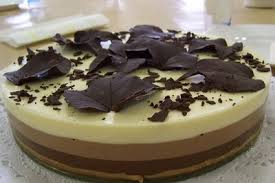 Turpinsite's tweet photo. @Farrokhtty @Roxannetty @Aryasite *Cojo mi cesta* Bueno, lo prometido es deuda, los pasteles *los pongo sobre la mesa http://t.co/A0mkEgfcv6
