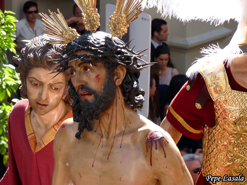 AgrupacionVR's tweet photo. RT @Pepe_Lasala: Su belleza
@Jesus_Despojado @AgrupacionVR #TDScofrade  #SSantaSevilla15 #SSantaSevABC http://t.co/XcZLmed0pZ