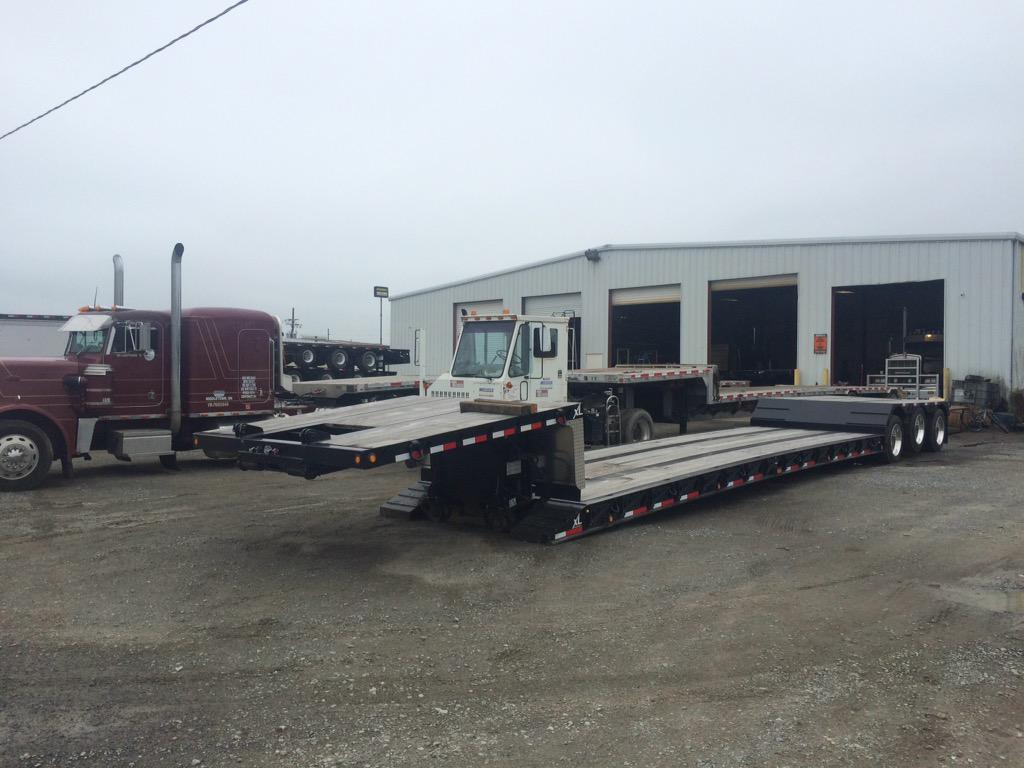 CatfishBrewton's tweet photo. Busy day in the shop for #WalkersTrailerSales @Walkers_Trailer @WALKERS_Jason @10yrOldCharter http://t.co/P4LyOXU3MN