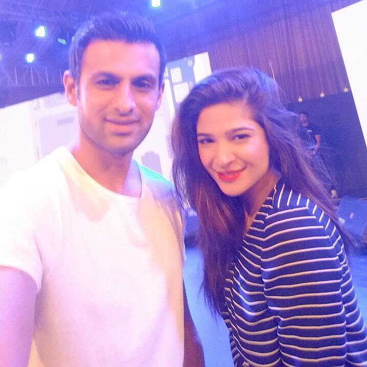 Shoaib Malik 🇵🇰 on Twitter: "Finally I'm done!!! Excited for tomorrow's  show, wishing everyone good luck with Ayesha Omar @SamsungMobile #S6  http://t.co/cYasDKdXGR"