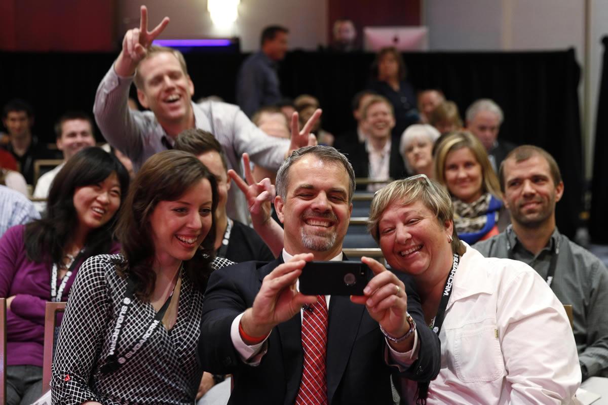 Make #SugarCon sweeter with the chance to win prizes from @SennheiserUSA. Ready for the #SugarSelfie? Details soon!