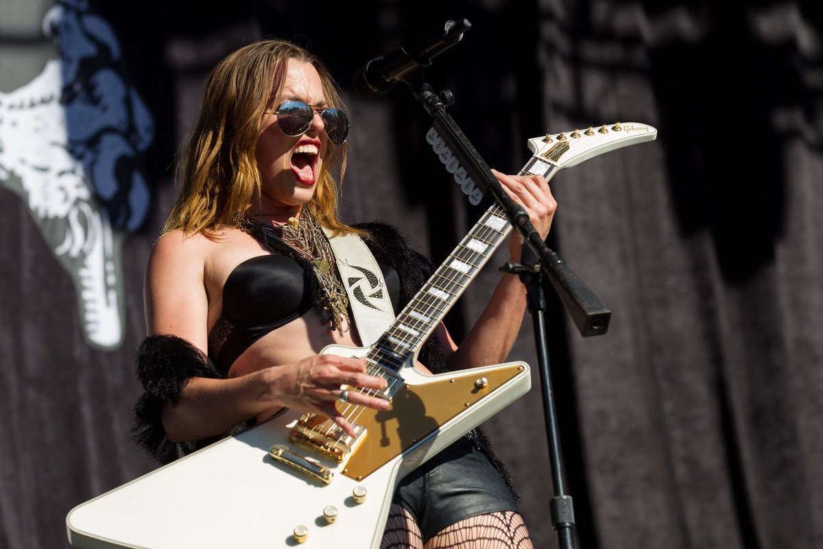 Guitar.com tweet media