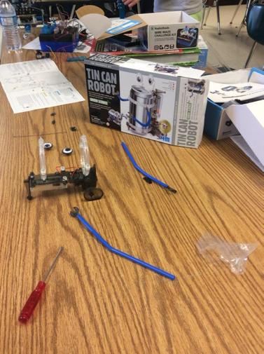 KeepCalmSTEAMon's tweet photo. Kits start simple.. #makers add personal touch or re-engineer w/ art #spareparts #junkbin @EES_Mustangs #GoMakeStuff http://t.co/oHMiIwvOTg