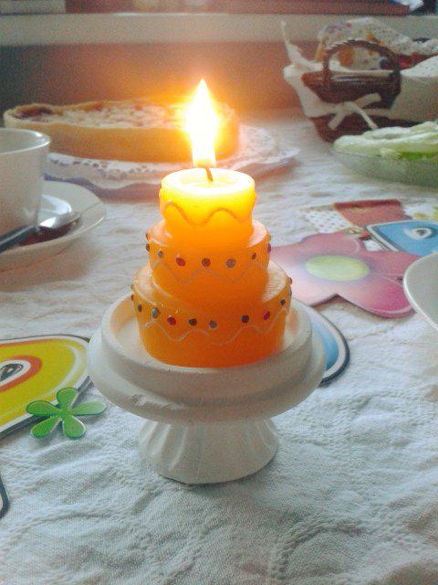 lisaahtheissl's tweet photo. isn't that cute? :)
#candlecake http://t.co/cHOUTWQqcf