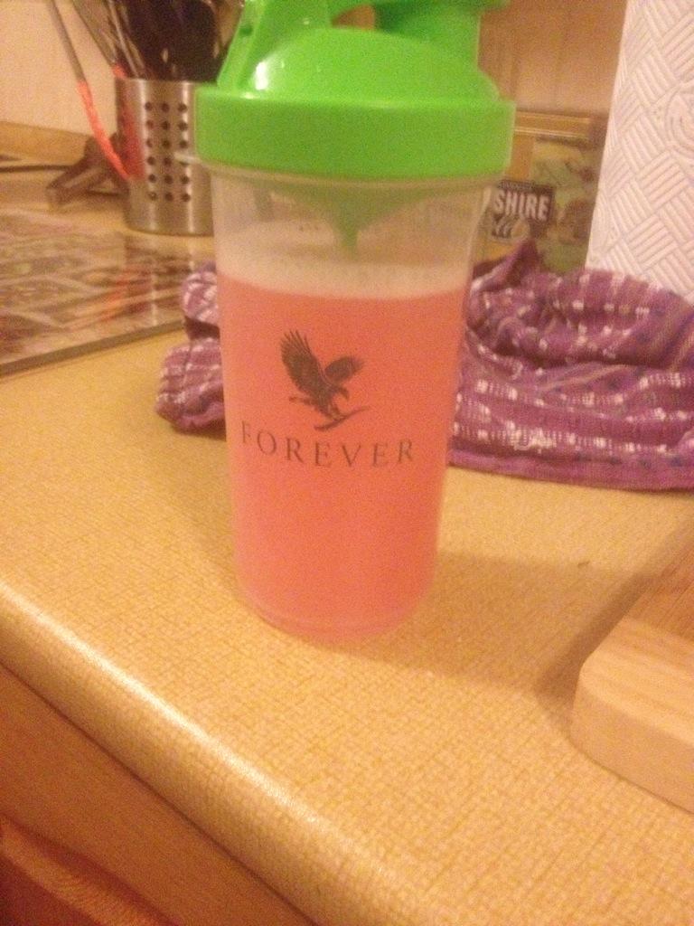 NolzyMatt's tweet photo. Cardio & high rep volume weight training done- Pre bed shake & zma #recovery #ForeverLiving #mntraining #TeamExtreme http://t.co/rXoO9BWDit