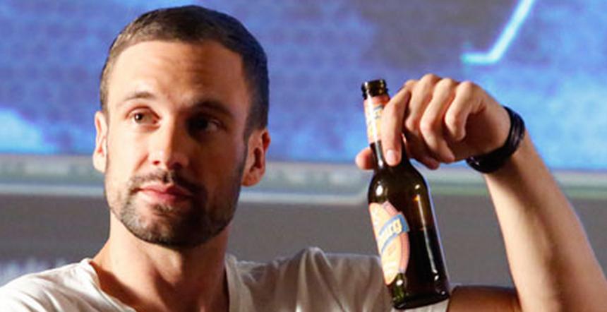 laraRPG_TW's tweet image. je prends qui pour nouveau perso? Nick? Scarlett? Chloe? Brett ( je n&apos;ai pas de très belle photo sur mon portable)?