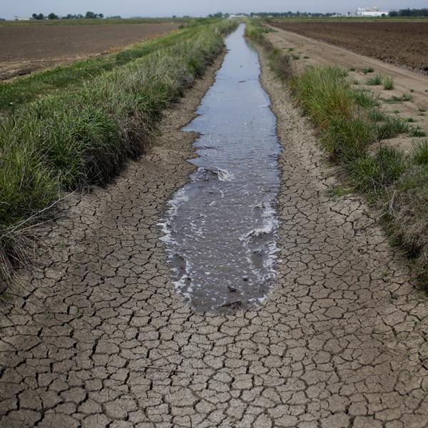 NRO's tweet photo. No, Farmers Don’t Use 80 Percent of California’s Water http://t.co/1mgraGAw0U http://t.co/JHTCdM4gUG