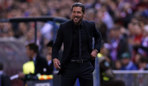 ダービーに臨んだシメオネ監督 興奮しすぎて あるモノ を豪快に落とす