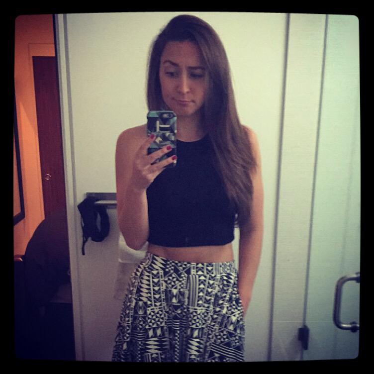 ArianaKukors's tweet photo. Can we talk about skirts with pockets and #GirlsNight π #SmallObsession http://t.co/S8AX5KnZpr